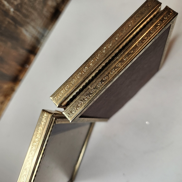Vintage Tri-Fold Triple Hinged Frame Photo Picture Holder Brass Hinged 3x4 MCM - Picture 5 of 6